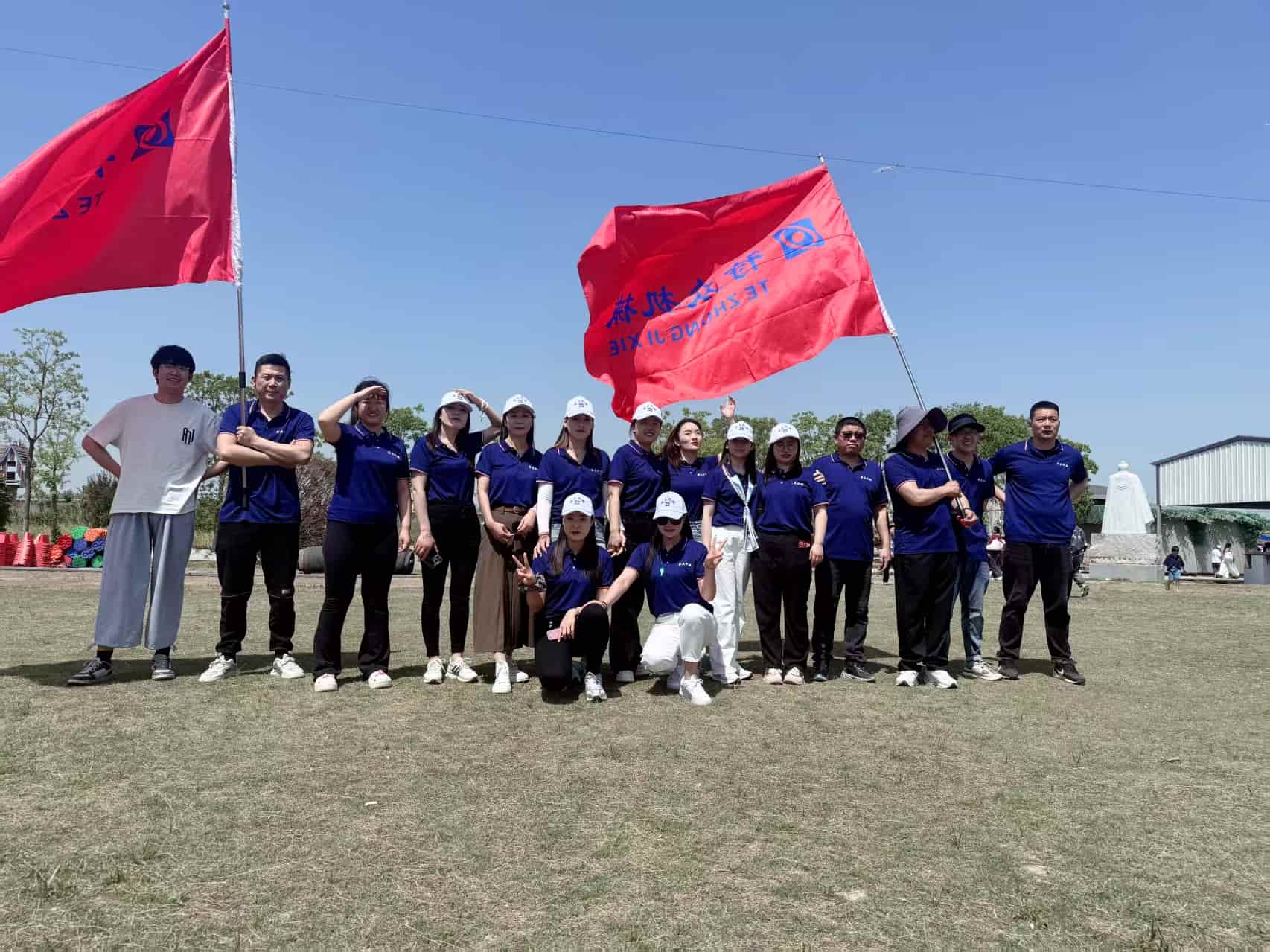 احتفالًا بعيد العمال: شركة TeZhong Machinery تُعزز روح العمل الجماعي في مزرعة Shengyang