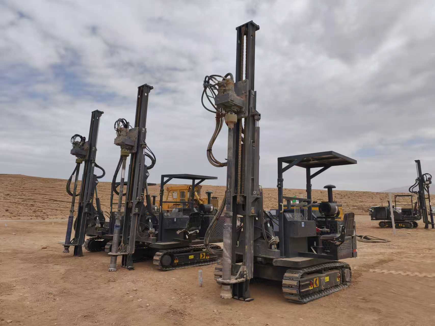 شركة TeZhong Machinery تقدم تدريبًا ميدانيًا لشركة SARL RADCO في مشروع BBA للطاقة الشمسية الكهروضوئية بقدرة 80 ميجاوات في الجزائر