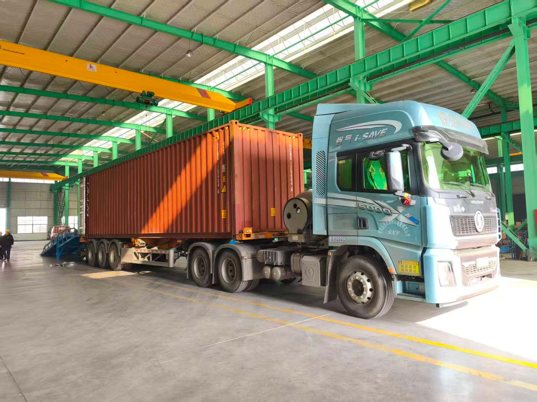 تم شحن 3 آلات دق ركائز حواجز الطرق السريعة من طراز TZ390 إلى إسبانيا، مما يعزز سلامة الطرق.