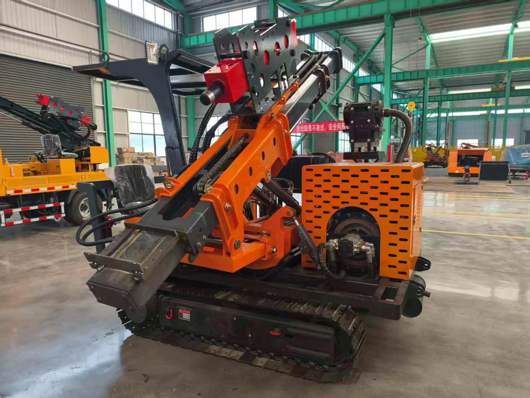 توسيع البنية التحتية في شمال أفريقيا - جرافة ركائز مجنزرة TZ585 إلى الجزائر